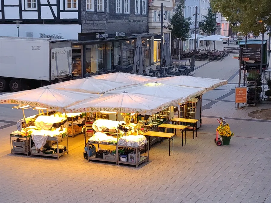 Der Bio-Stand Brinkmann von oben in der Morgendämmerung